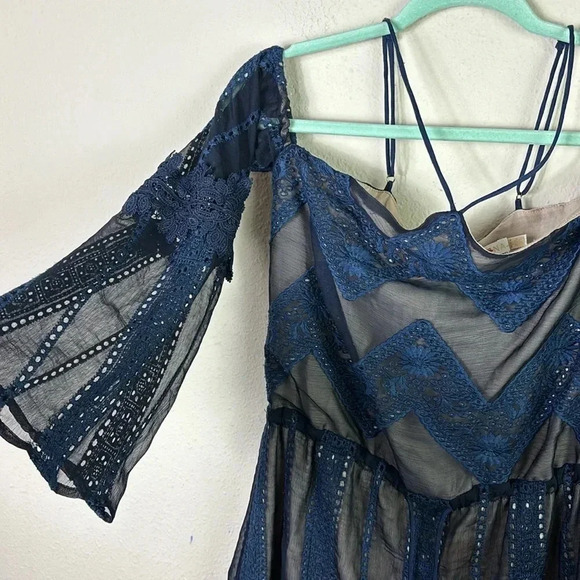 Winona Australia Cold Shoulder Mini Lace dress sheer bell sleeves in blue size 6 - Picture 7 of 11